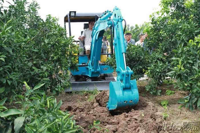 小型挖掘機安全操作規(guī)程 小型挖掘機安全操作規(guī)程