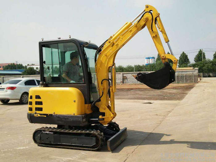 小型挖掘機操作 小型挖掘機操作