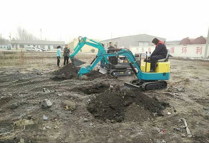 小型挖掘機(jī)日常操作 小型挖掘機(jī)日常操作